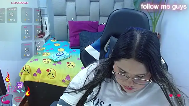 Snapshot of evelin_zaens chatting on 07-10-26, 04:39 evelin zaens online show from 07-10-26, 04:39