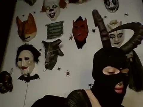 Snapshot of FeticheMacabre chatting on 12-04-24, 04:32 FeticheMacabre online show from 12-04-24, 04:32