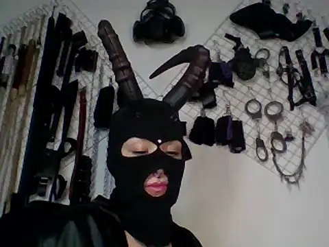 Snapshot of FeticheMacabre chatting on 01-04-25, 02:03 FeticheMacabre online show from 01-04-25, 02:03