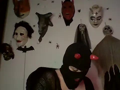 Snapshot of FeticheMacabre chatting on 03-16-25, 07:04 FeticheMacabre online show from 03-16-25, 07:04