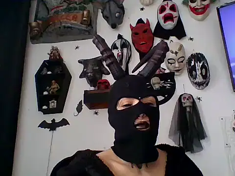 Snapshot of FeticheMacabre chatting on 10-19-25, 07:36 FeticheMacabre online show from 10-19-25, 07:36