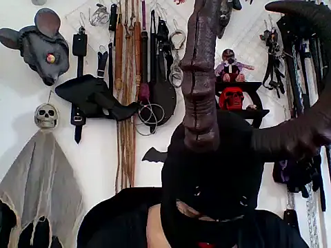 Snapshot of FeticheMacabre chatting on 05-01-26, 04:00 FeticheMacabre online show from 05-01-26, 04:00