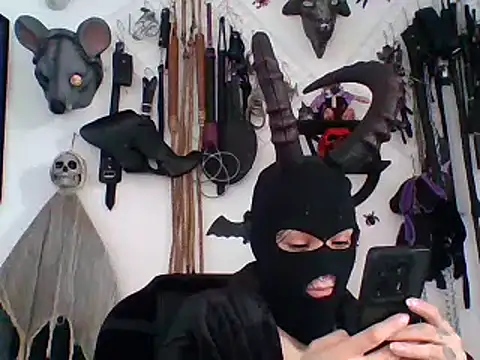 Snapshot of FeticheMacabre chatting on 05-15-26, 02:57 FeticheMacabre online show from 05-15-26, 02:57