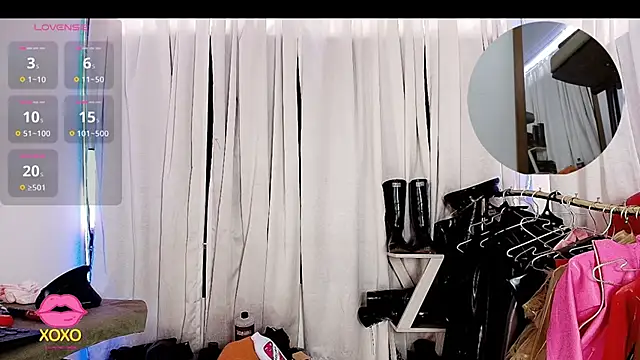 Snapshot of LatexDevil_Blondie chatting on 04-23-26, 05:59 LatexDevil Blondie online show from 04-23-26, 05:59