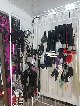 Snapshot of LatexDevil_Blondie chatting on 05-27-26, 01:41 LatexDevil Blondie online show from 05-27-26, 01:41