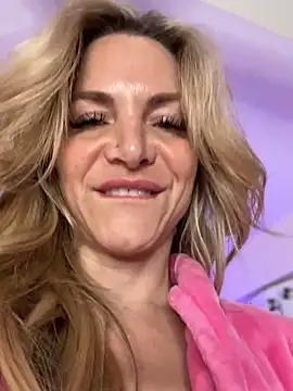 Snapshot of MessyNastyQueen chatting on 12-22-24, 04:17 MessyNastyQueen online show from 12-22-24, 04:17