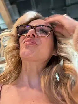 Snapshot of MessyNastyQueen chatting on 12-27-24, 08:50 MessyNastyQueen online show from 12-27-24, 08:50