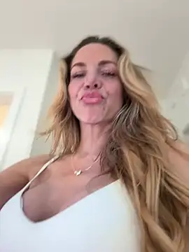 Snapshot of MessyNastyQueen chatting on 02-02-25, 12:30 MessyNastyQueen online show from 02-02-25, 12:30