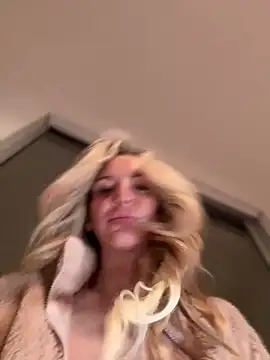 Snapshot of MessyNastyQueen chatting on 02-20-25, 12:41 MessyNastyQueen online show from 02-20-25, 12:41