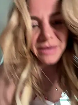 Snapshot of MessyNastyQueen chatting on 02-20-25, 12:25 MessyNastyQueen online show from 02-20-25, 12:25