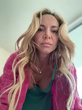 Snapshot of MessyNastyQueen chatting on 02-23-25, 12:37 MessyNastyQueen online show from 02-23-25, 12:37