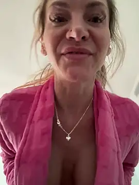 Snapshot of MessyNastyQueen chatting on 03-07-25, 12:23 MessyNastyQueen online show from 03-07-25, 12:23