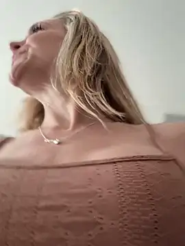 Snapshot of MessyNastyQueen chatting on 03-14-25, 04:30 MessyNastyQueen online show from 03-14-25, 04:30