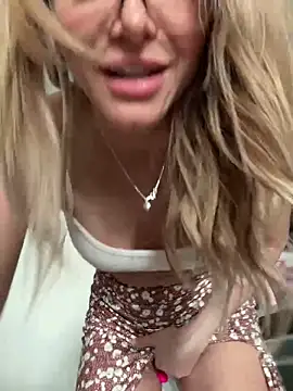 Snapshot of MessyNastyQueen chatting on 03-22-25, 08:59 MessyNastyQueen online show from 03-22-25, 08:59