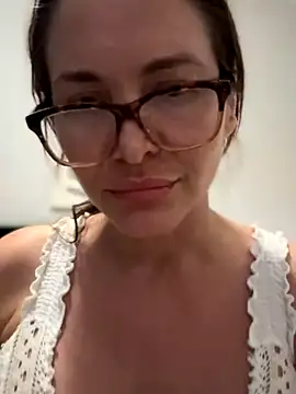 Snapshot of MessyNastyQueen chatting on 10-19-25, 10:43 MessyNastyQueen online show from 10-19-25, 10:43