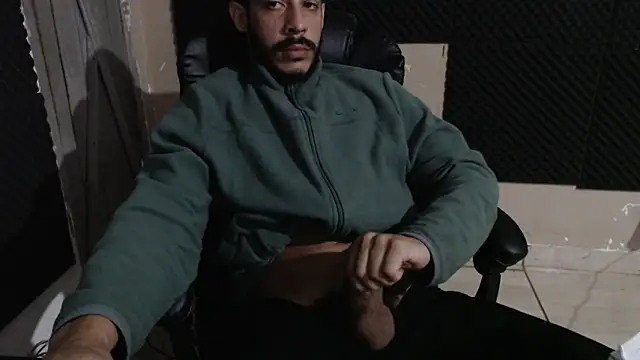 MachoScorpionCaralho online show from 04-21-26, 09:37