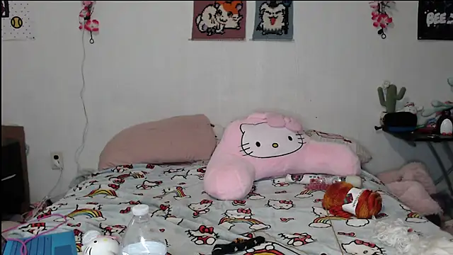 Cupcakecutie449 online show from 04-19-26, 05:07