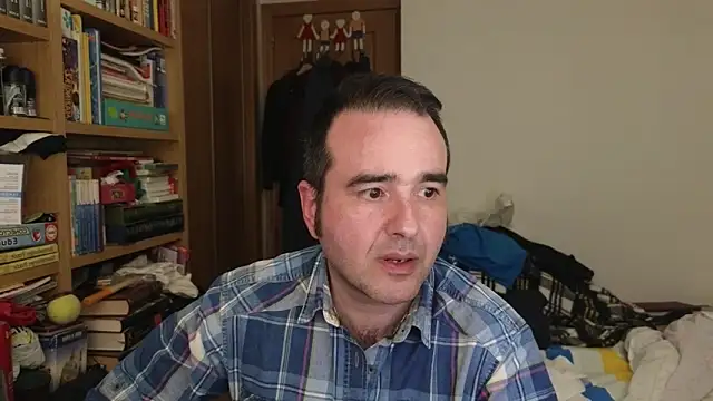 Snapshot of curiosillo83 chatting on 04-20-26, 02:31 curiosillo83 online show from 04-20-26, 02:31