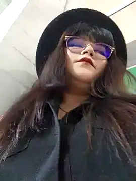 Snapshot of Sakura_0505 chatting on 02-15-25, 10:31 Sakura 0505 online show from 02-15-25, 10:31