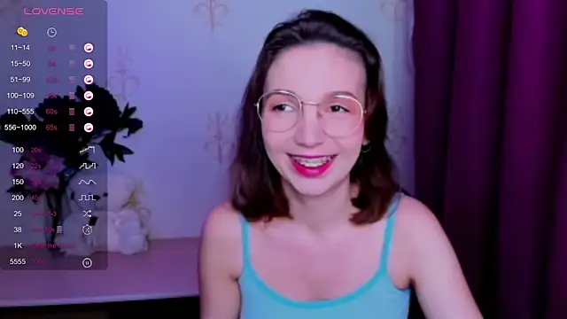 Snapshot of KindHazelHere_ chatting on 06-11-26, 04:21 KindHazelHere online show from 06-11-26, 04:21