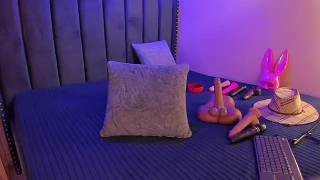 ashlye miller  online show from 10-17-25, 04:04