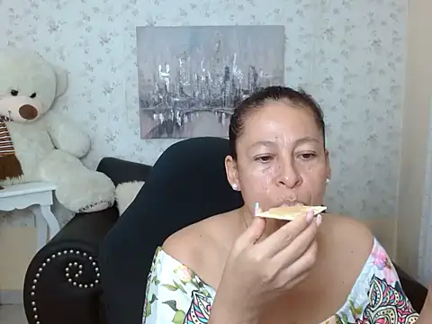 Snapshot of mature_martina chatting on 04-18-26, 10:32 mature martina online show from 04-18-26, 10:32