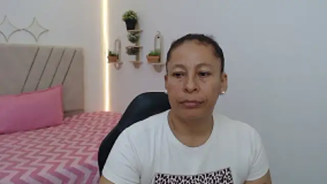 Snapshot of mature_martina chatting on 04-22-26, 08:10 mature martina online show from 04-22-26, 08:10