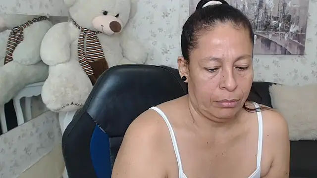 Snapshot of mature_martina chatting on 05-08-26, 08:19 mature martina online show from 05-08-26, 08:19
