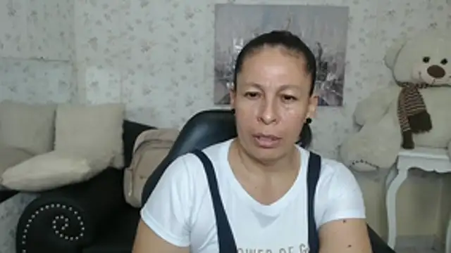 Snapshot of mature_martina chatting on 06-01-26, 10:00 mature martina online show from 06-01-26, 10:00