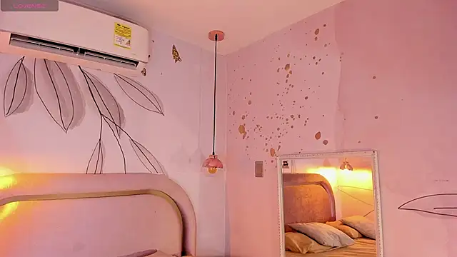 Snapshot of JESYSOZ23_ chatting on 02-13-25, 03:18 JESYSOZ23 online show from 02-13-25, 03:18