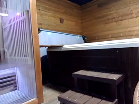 feline27 online show from 10-23-25, 10:36