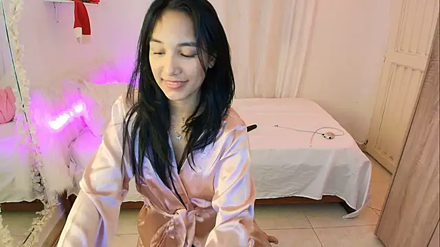Snapshot of Nanami_19 chatting on 12-14-25, 08:35 Nanami 19 online show from 12-14-25, 08:35