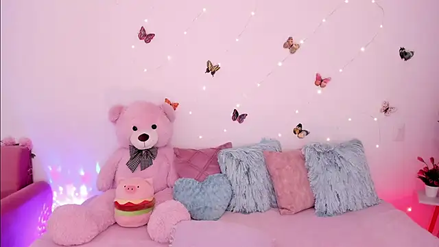 Snapshot of Zara_uwu_ chatting on 06-03-26, 02:33 Zara uwu online show from 06-03-26, 02:33