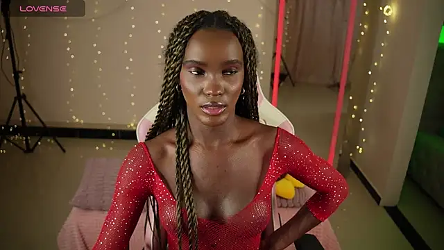 LuanaRisque online show from 04-16-26, 05:41