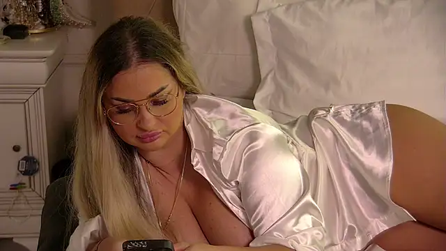 Denisse Perry online show from 02-15-26, 10:17