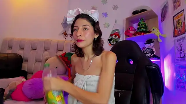 Snapshot of Gorgeous_Team chatting on 12-18-24, 11:40 Gorgeous Team online show from 12-18-24, 11:40