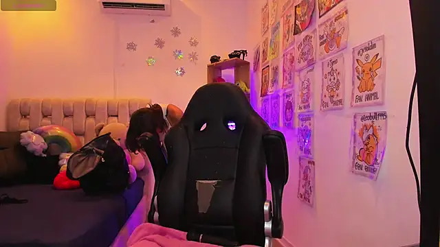 Snapshot of Gorgeous_Team chatting on 02-19-25, 11:04 Gorgeous Team online show from 02-19-25, 11:04