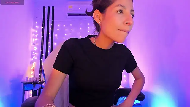 Snapshot of Gorgeous_Team chatting on 02-17-26, 06:25 Gorgeous Team online show from 02-17-26, 06:25