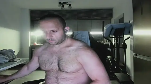 Snapshot of Hugealphabeast chatting on 06-12-26, 11:03 Hugealphabeast online show from 06-12-26, 11:03
