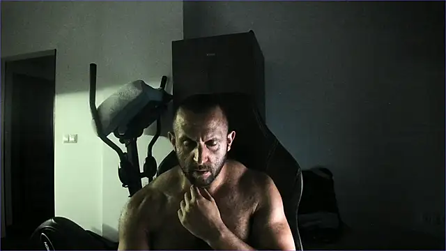 Snapshot of Hugealphabeast chatting on 07-21-26, 06:32 Hugealphabeast online show from 07-21-26, 06:32