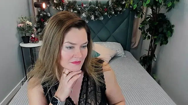 Adele Russo online show from 12-18-24, 04:06