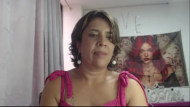 Snapshot of Victoria_meester chatting on 11-12-25, 08:19 Victoria meester online show from 11-12-25, 08:19