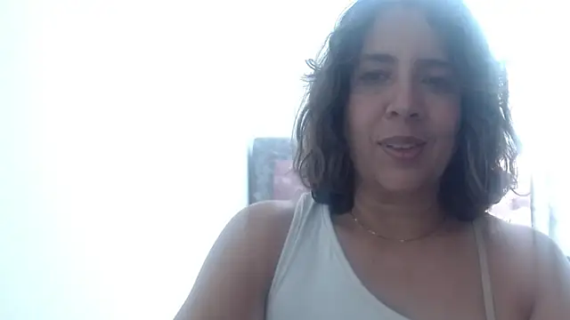 Victoria meester online show from 05-15-26, 04:03