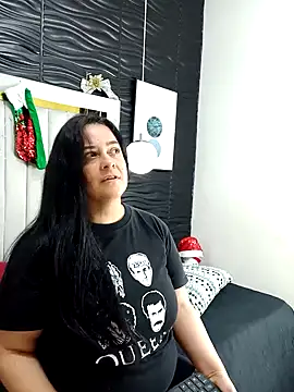 Snapshot of lucia_vonne_ chatting on 12-18-24, 11:34 lucia vonne online show from 12-18-24, 11:34