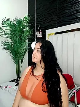 Snapshot of lucia_vonne_ chatting on 01-11-25, 01:01 lucia vonne online show from 01-11-25, 01:01