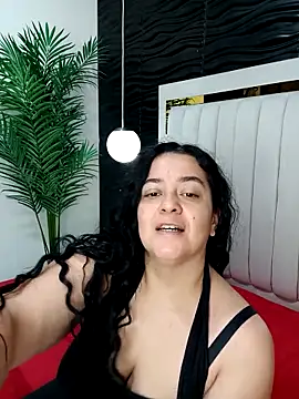 Snapshot of lucia_vonne_ chatting on 02-26-25, 12:25 lucia vonne online show from 02-26-25, 12:25