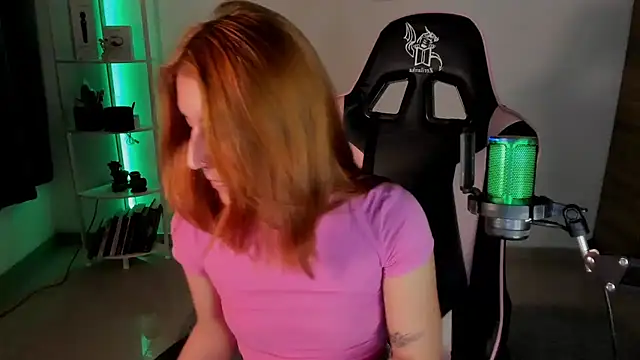 Snapshot of Dakotaa_ chatting on 12-14-24, 04:56 Dakotaa online show from 12-14-24, 04:56