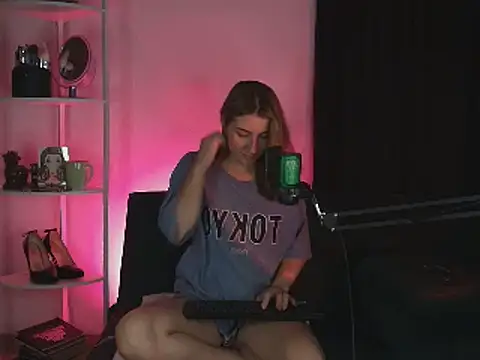 Snapshot of Dakotaa_ chatting on 03-18-25, 03:53 Dakotaa online show from 03-18-25, 03:53