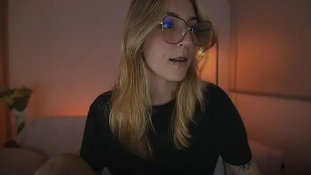 Snapshot of Dakotaa_ chatting on 09-21-25, 04:14 Dakotaa online show from 09-21-25, 04:14