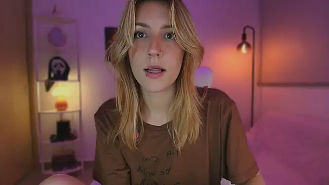 Snapshot of Dakotaa_ chatting on 10-31-25, 05:08 Dakotaa online show from 10-31-25, 05:08